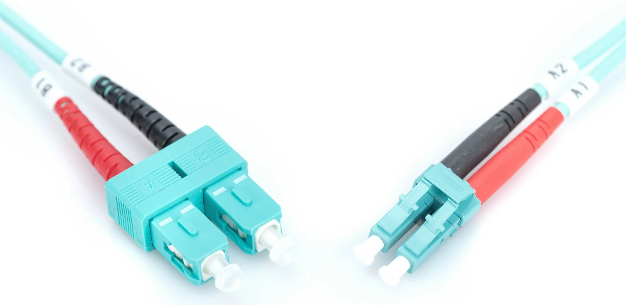 Kabllo optik Digitus LWL Patchkabel LC në SC 5m OM3 aqua