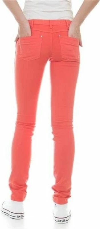 Pantallona Wrangler femra, Molly Melon