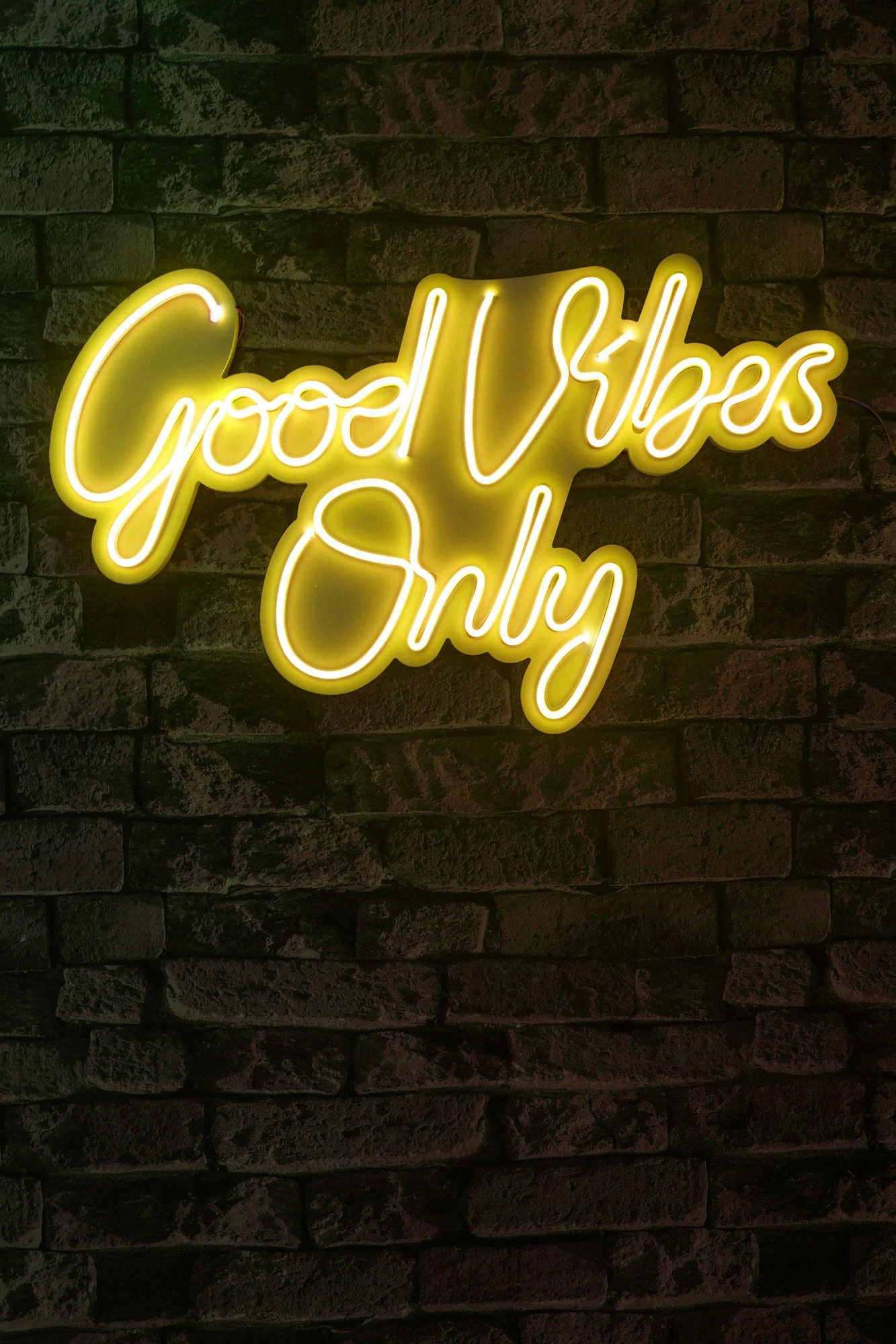 Dekor ndriçues plastik LED, Good Vibes Only, ngjyrë e verdhë