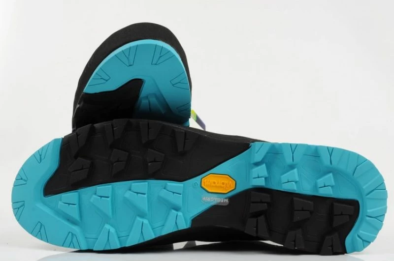 Çizme trekking për femra Aku, të zeza