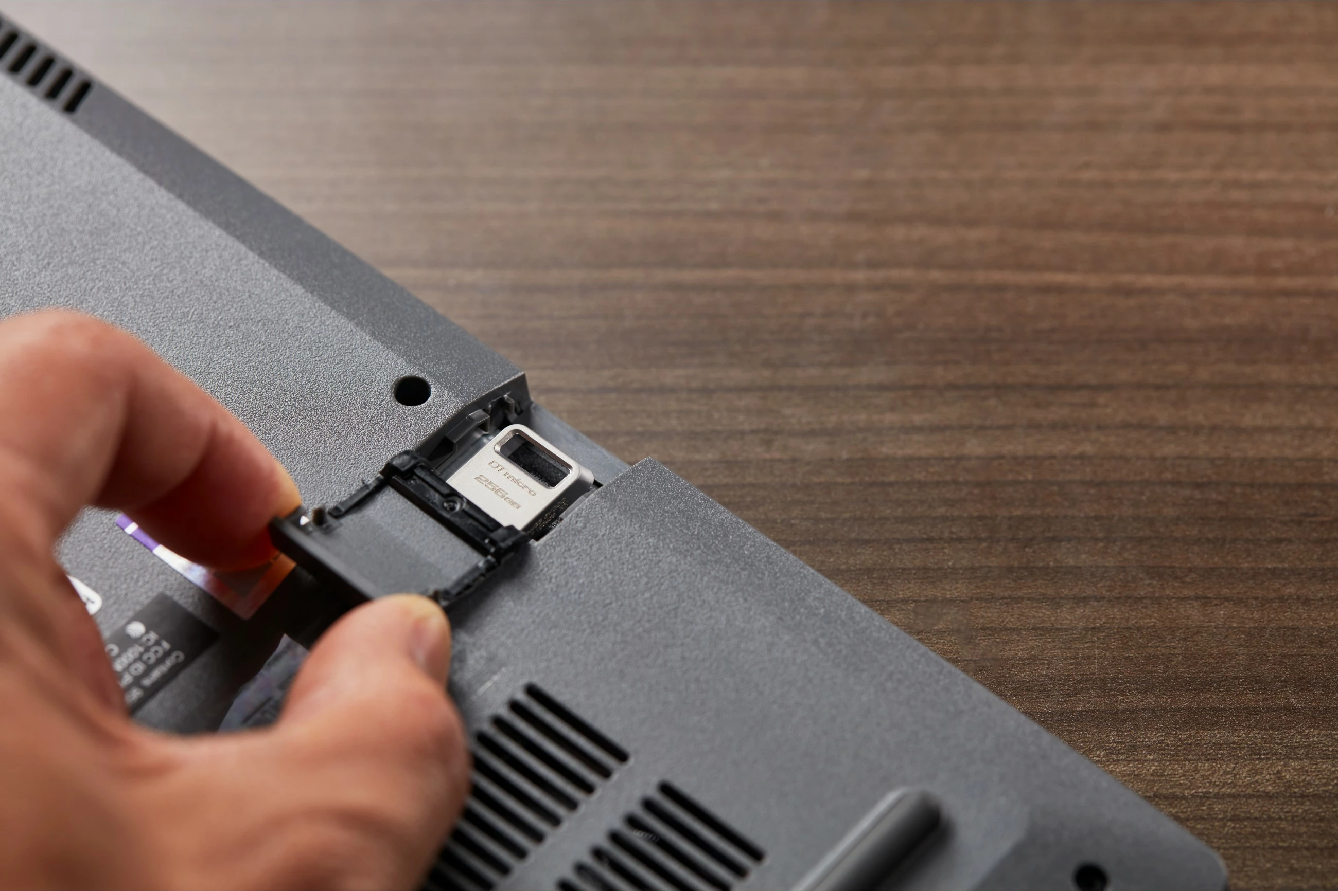 USB Kingston DataTraveler Micro 256GB, USB 3.2, metal, silver