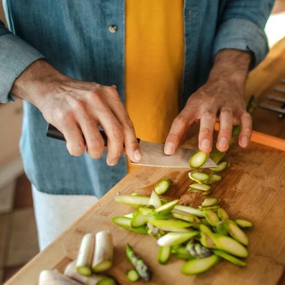 Thikë kuzhine Fiskars Functional Form 1057541, 12cm, e zezë/inox/portokalli