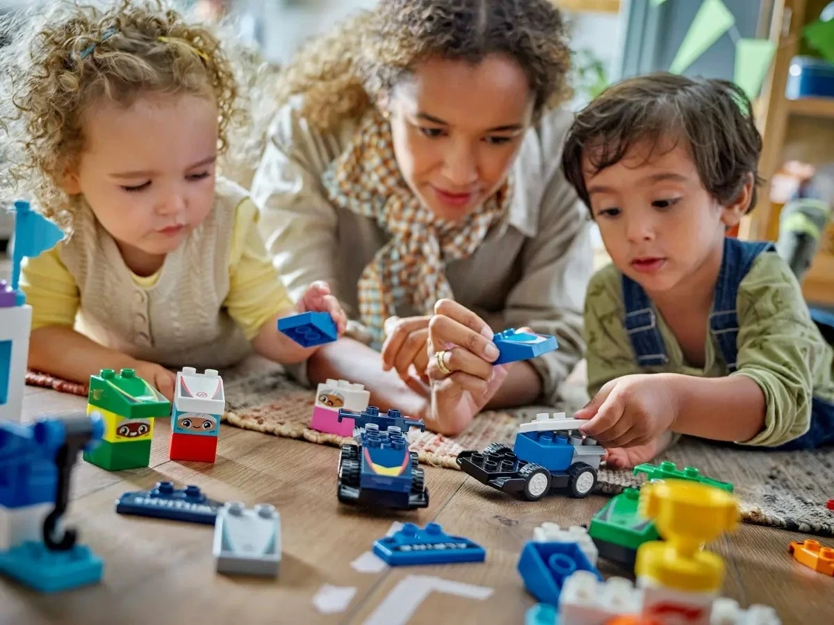 Set LEGO DUPLO 10445, Vetura garuese F1 dhe shoferë