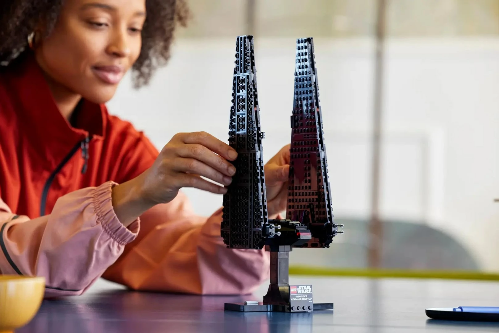 Set LEGO Star Wars 75406 Kylo Ren's Command Shuttle, 386 pjesë, për të rritur, e zezë