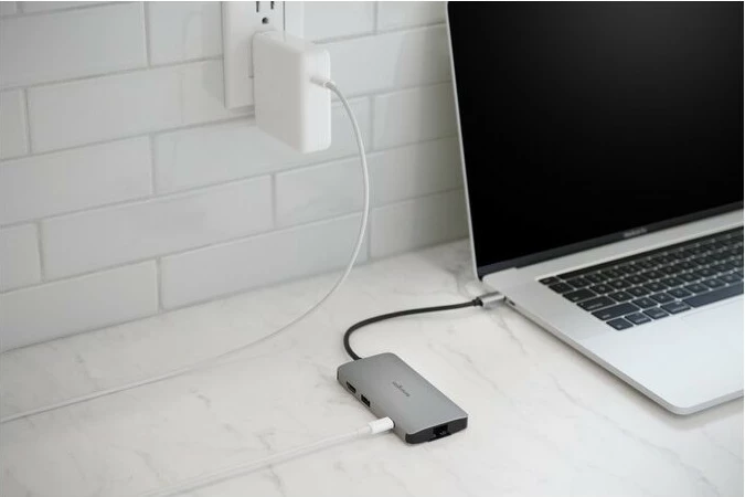 Hub USB-C Kensington UH1400p, 85W, i zi, argjendtë
