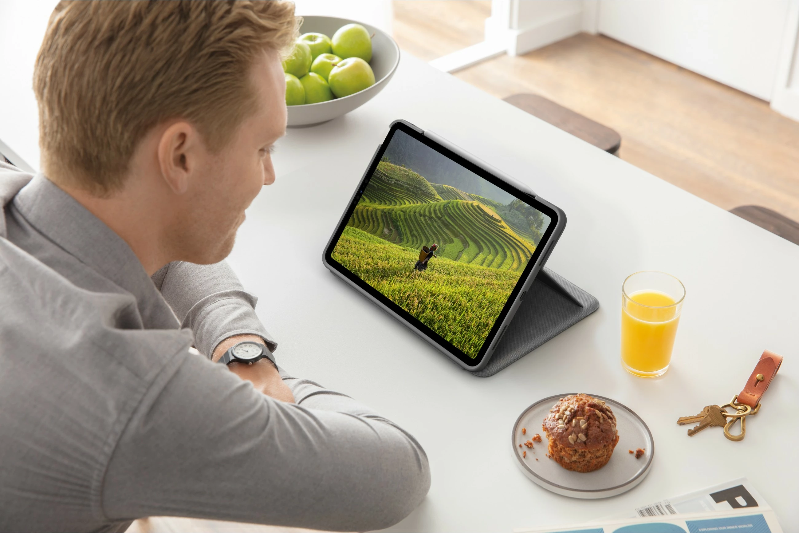 Tastierë me mbështjellës Logitech Slim Folio për iPad Air 10.9"/iPad Pro 11", Bluetooth, Oxford Grey