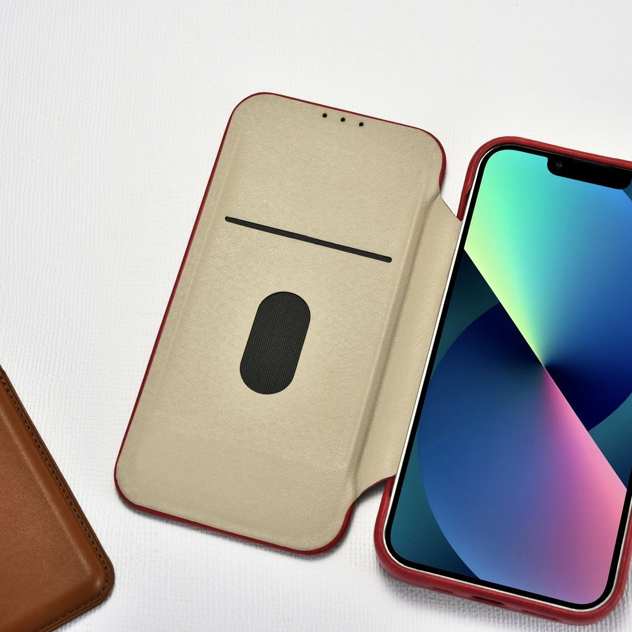 Mbështjellës iCarer CE Oil Wax Premium Leather Folio AKI14220707-RD për iPhone 14 Plus, lëkurë natyrale, me flapa magnetike, MagSafe, kuqe