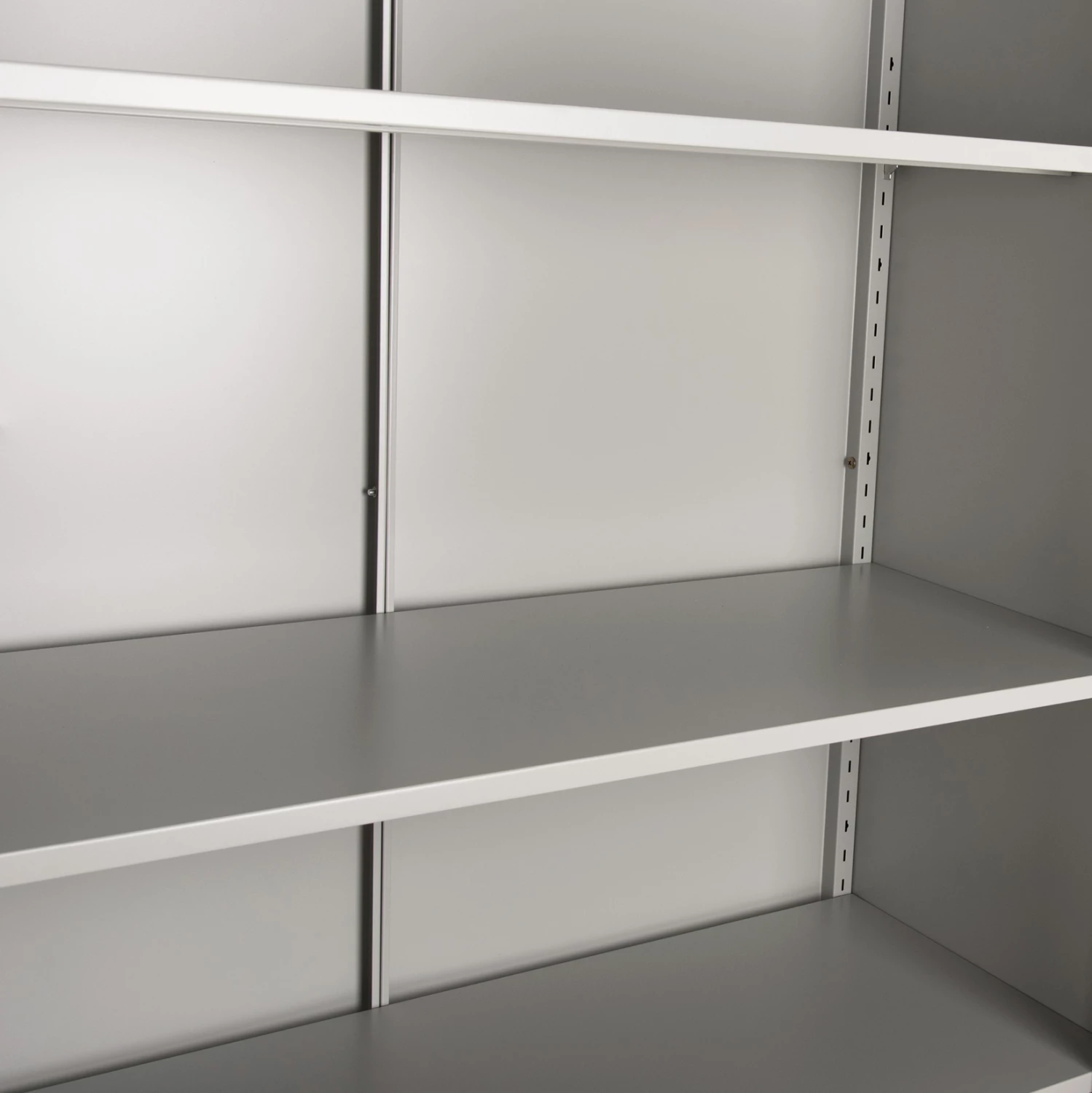 Dollap metalik me këmbë CLOD FH11981 2-dyer me ndarje, ngjyrë gri e lehtë, 90x40x190H cm