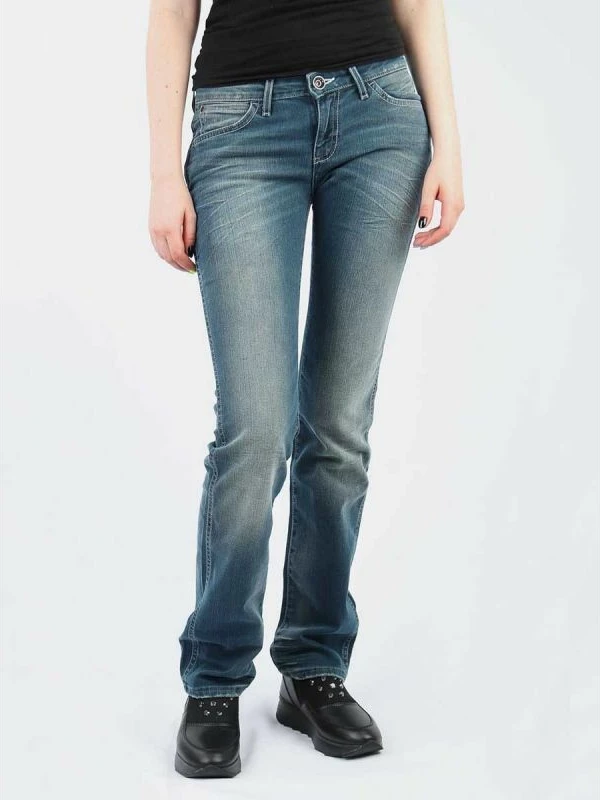 Pantallona xhinsi Wrangler femra