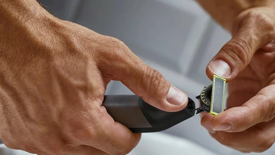 Trimer Philips OneBlade Pro 360 QP6652/61, e zezë/hiri