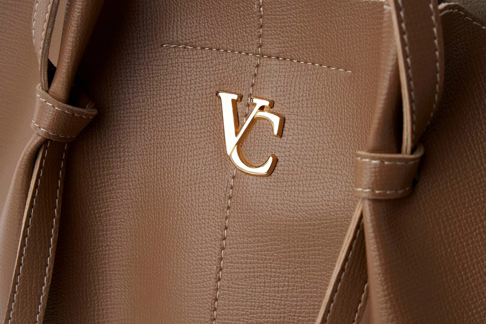 Çantë shpatullash Vince Camuto Foggia, ngjyrë mink