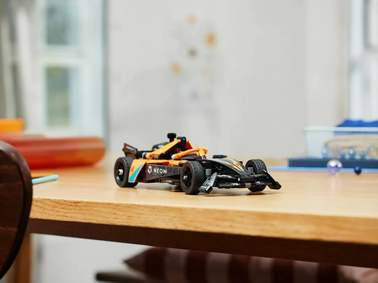 Set LEGO Technic 42169, NEOM McLaren Formula E, për fëmijë 9+, Portokalli