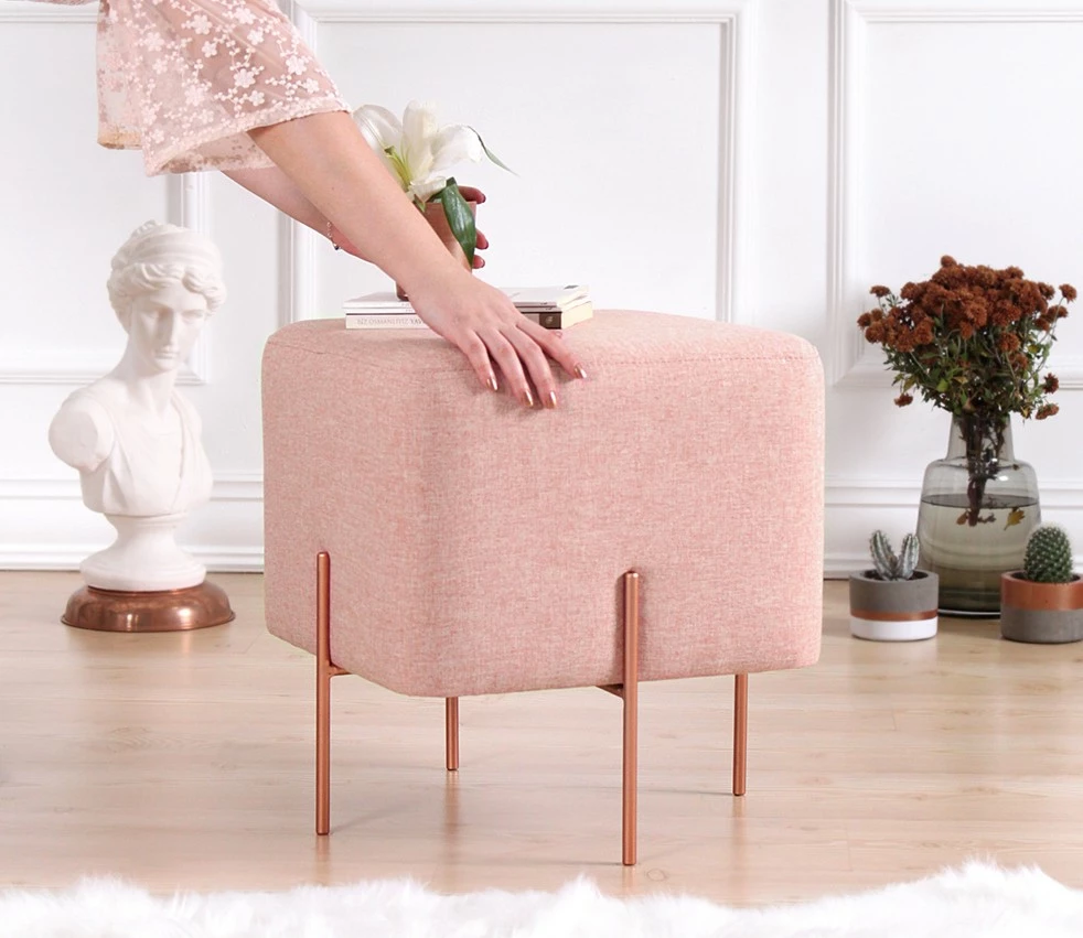 Puf bohem, ngjyrë rozë, këmbë bakri, 40x42x40cm