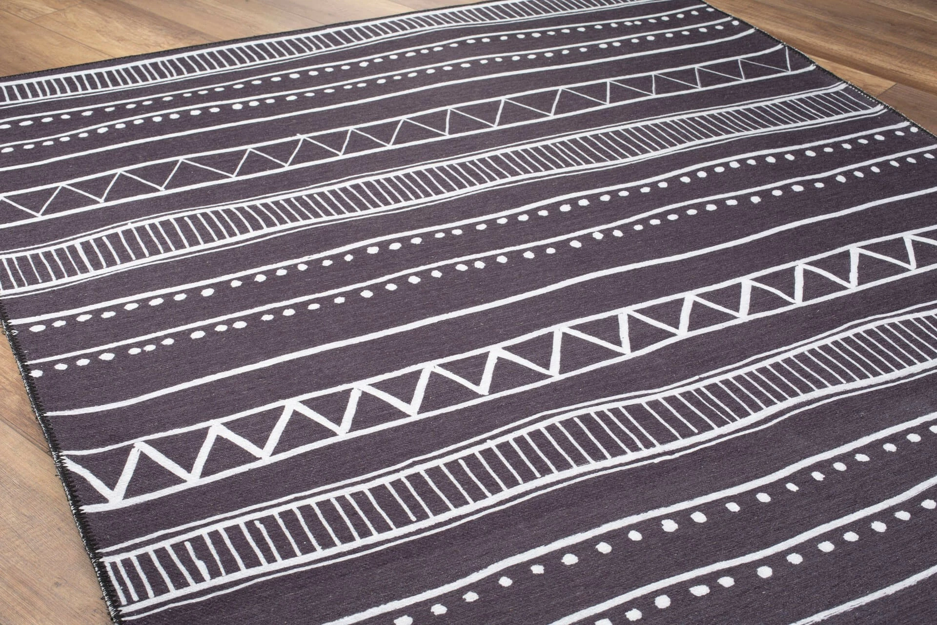 Qilim Conceptum Hypnose, Ada Gönül Chenille, 230x330cm, ngjyrë e zezë