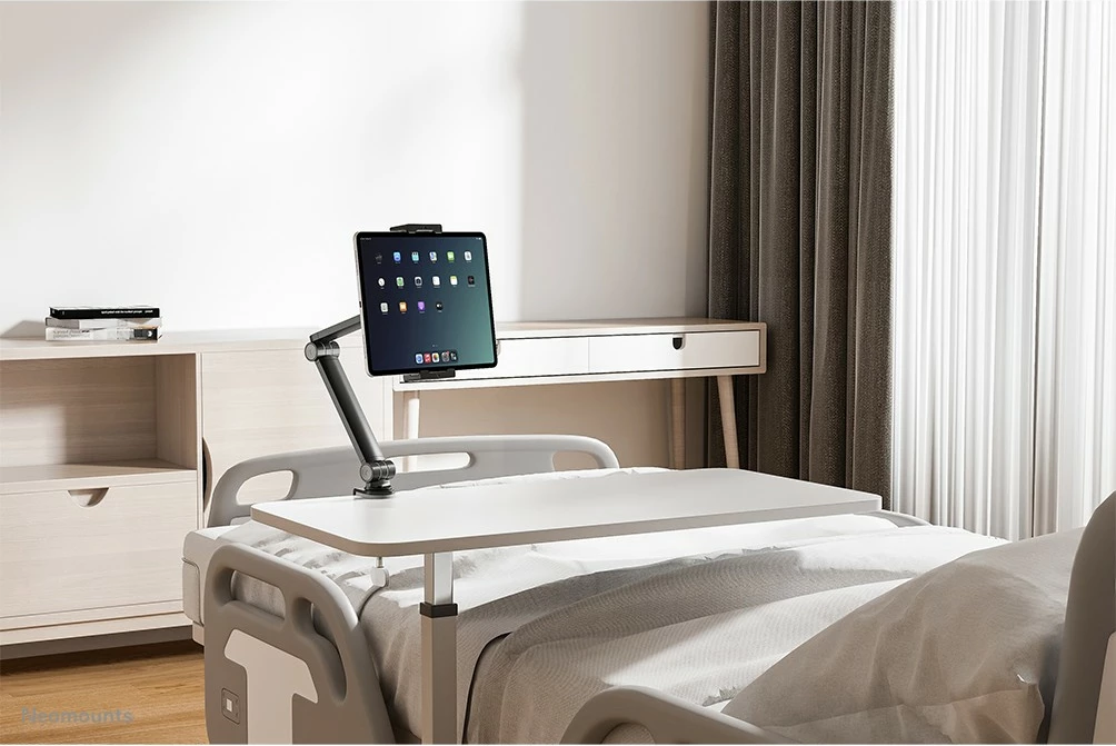 Mbajtës tavoline tabletë Newstar Neomounts, 3 pika rrotullimi, 4.7-12.9 inç, kapëse, e zezë