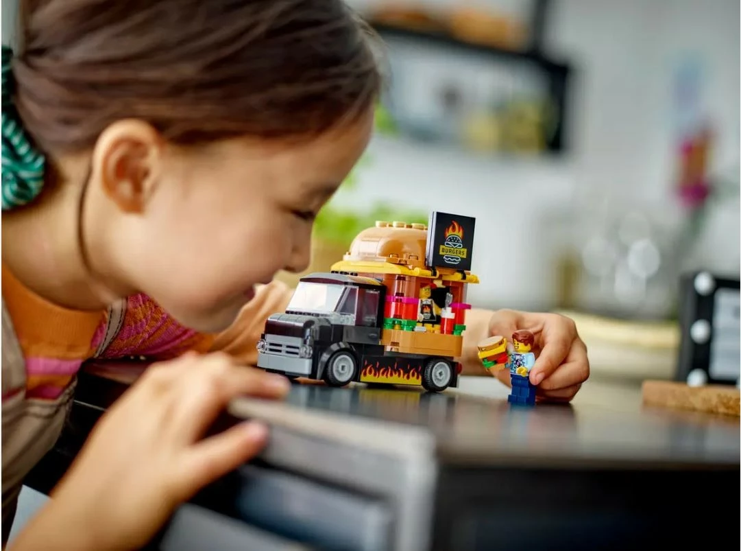 Set LEGO City 60404 Kamion me Burgera, 194 pjesë, plastikë