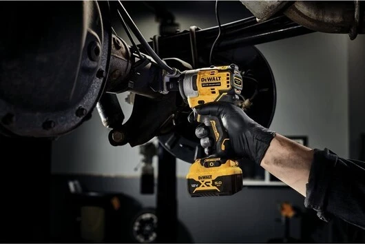 Çelës fuqie DeWALT DCF901P2-QW, 1/2" 340 N⋅m, Zi dhe Verdhe, 12 V