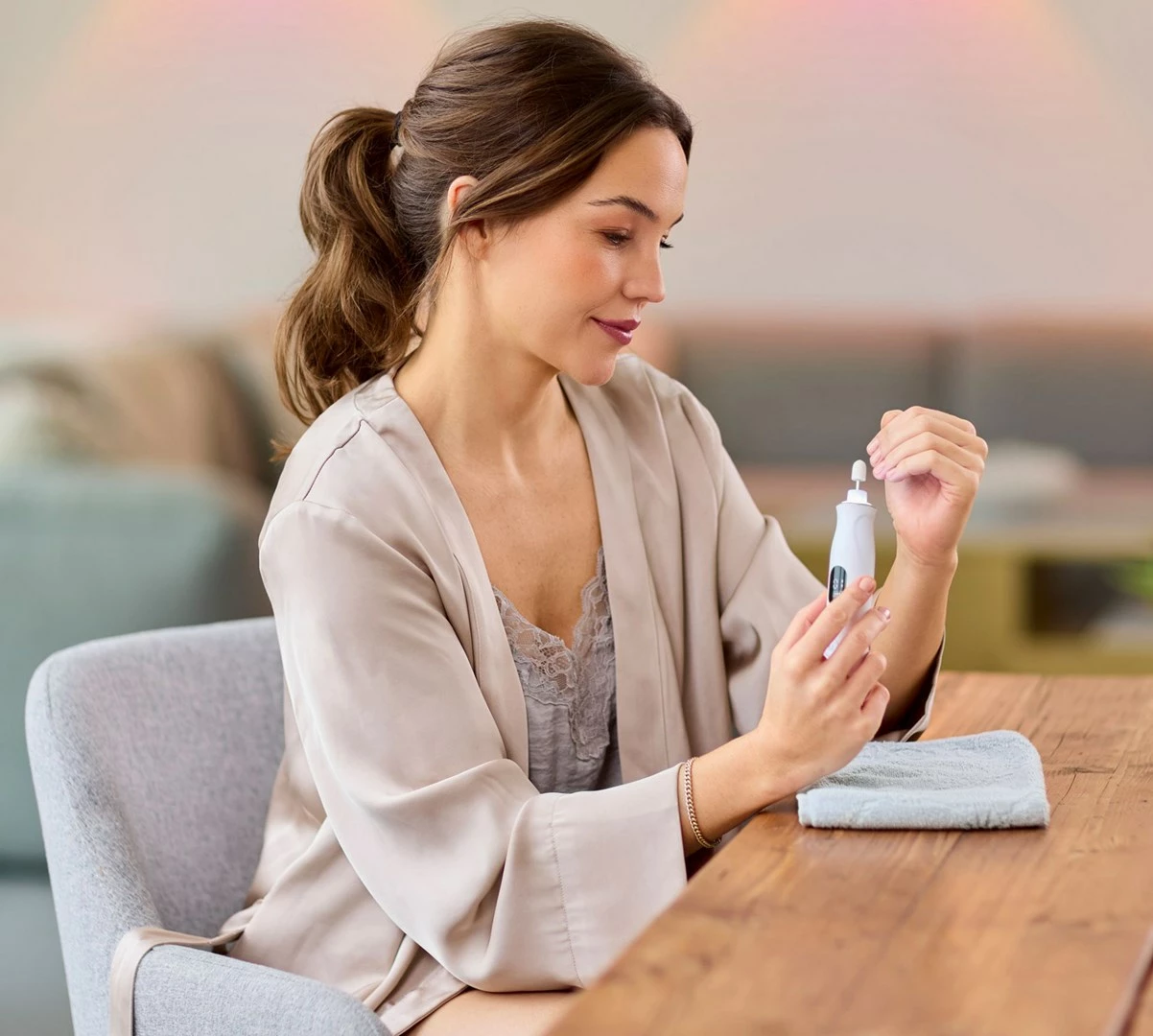 Pajisje manikyr/pedikyr Medisana MP 940, 1500 mAh, E bardhë, me 10 koka ndërruese