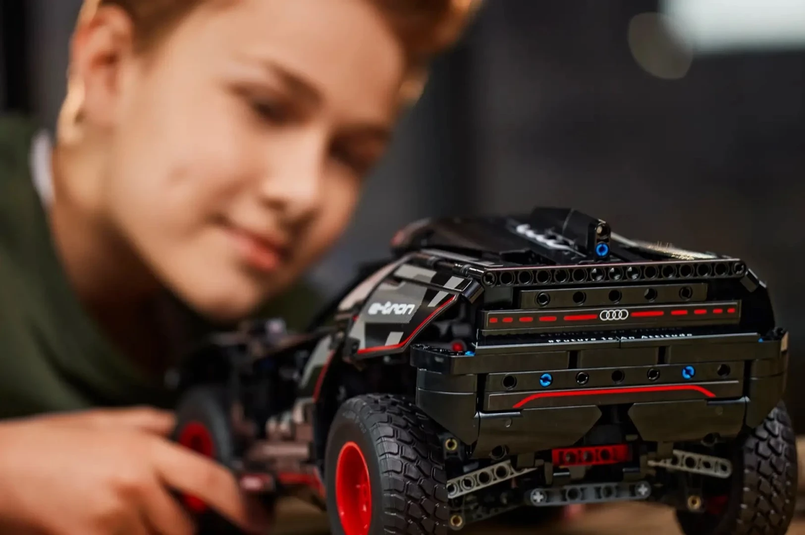 Set LEGO Technic Audi RS Q E-Tron