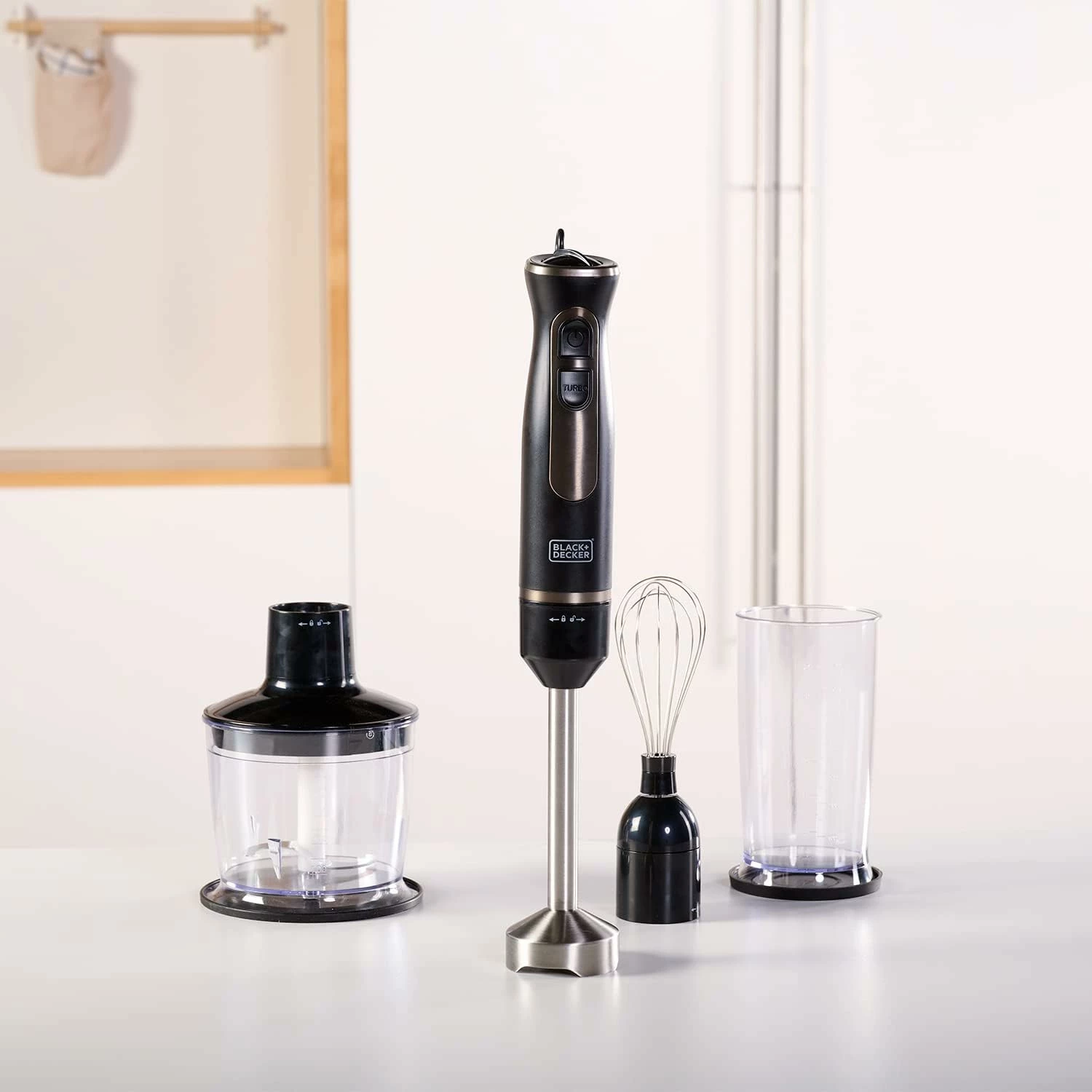 Blender dore Black&Decker BXHBA800E 800W me aksesorë, i zi