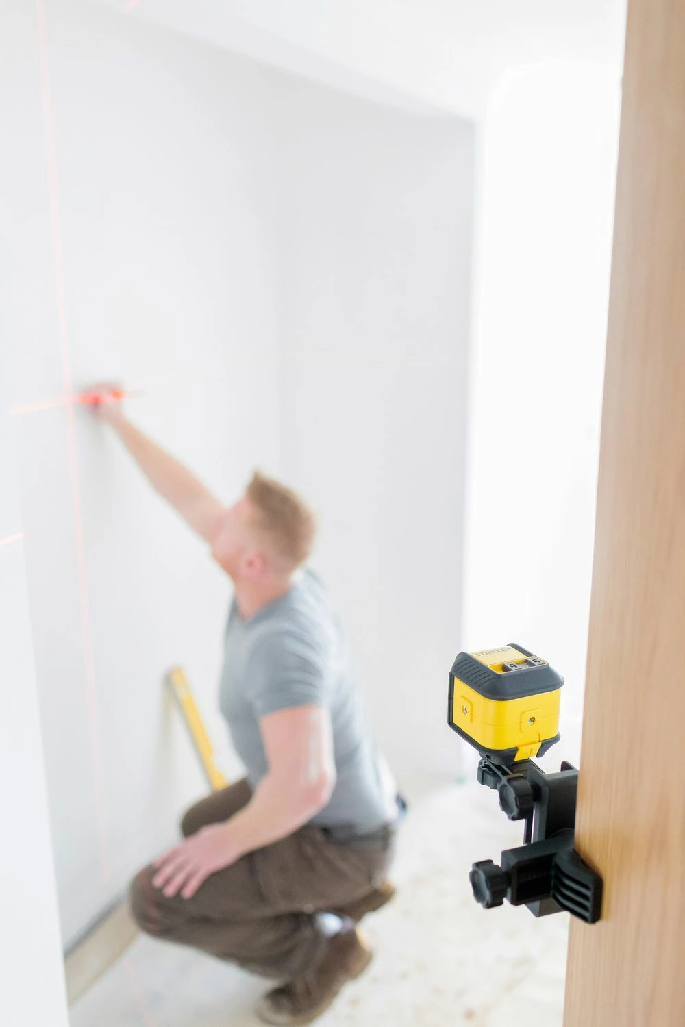 Laser nivelues kryq Stanley Cubix STHT77498-1 12 m, i kuq, me bateri