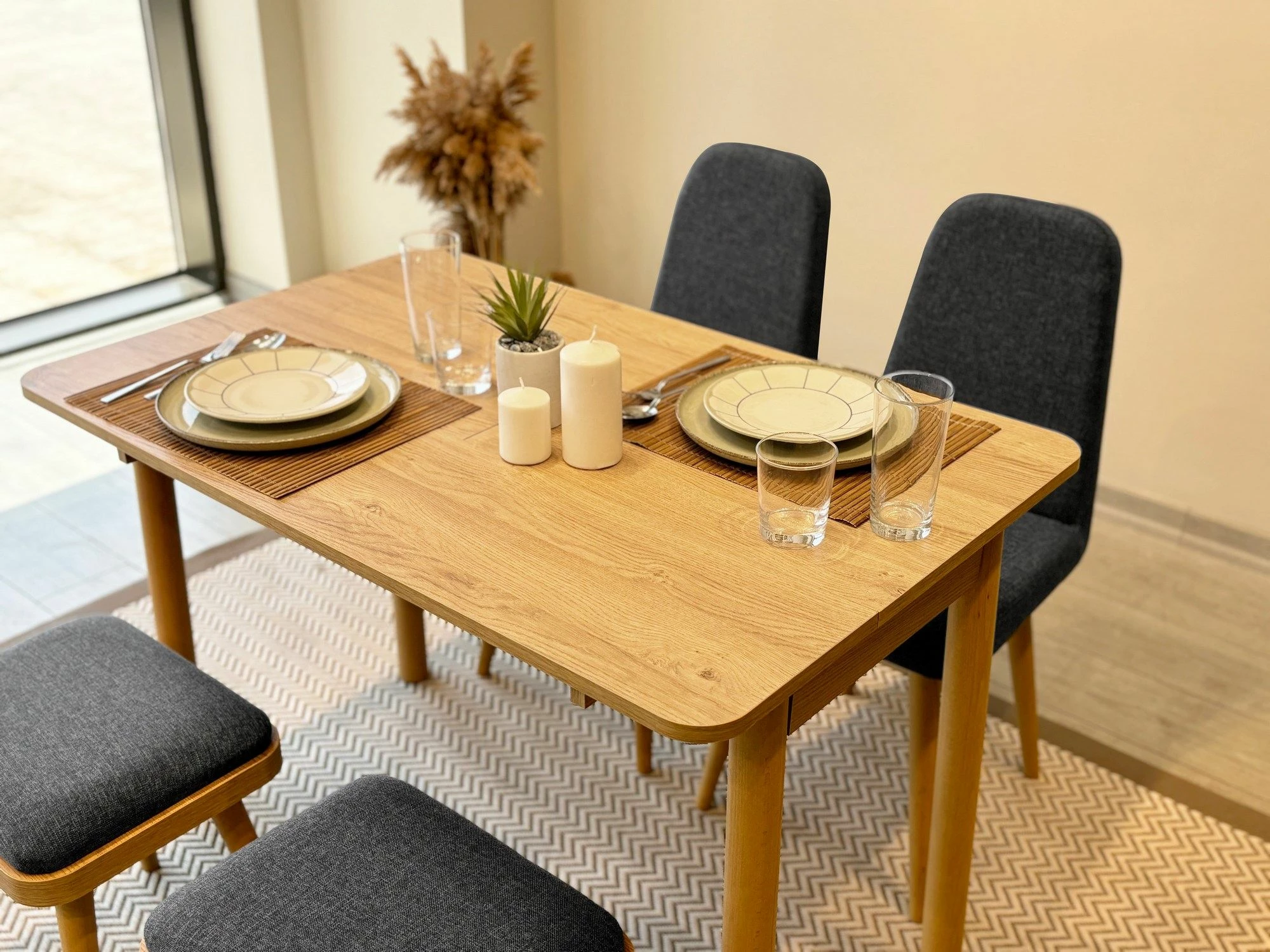 Tavolinë me karrige, set 5 pjesësh, ngjyrë lis dhe antracit, Skye Decor, Vina Mini 02 1053