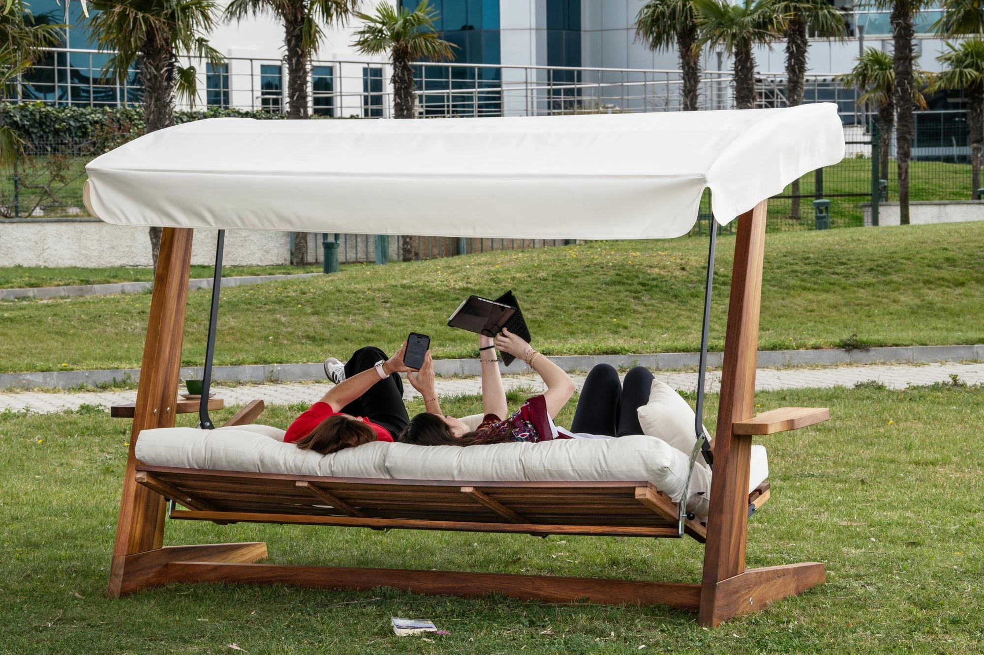 Karrige lëkundëse treshe për kopsht, ngjyrë bezhë, Luna Deluxe 2600