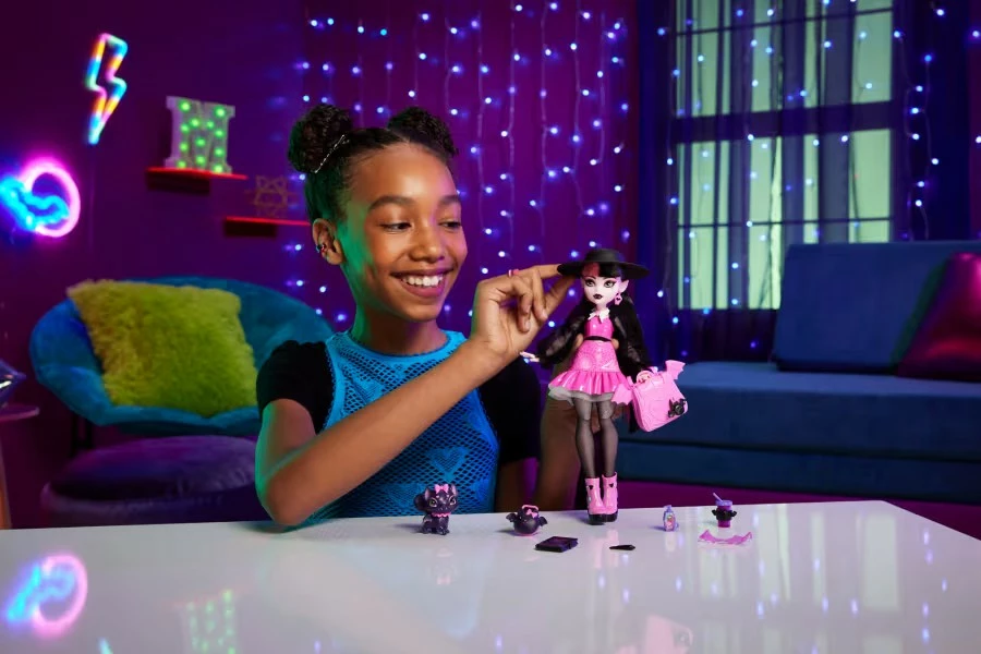 Kukull Monster High Mattel Draculaura HRP64 me aksesorë, rozë/zezë, me Count Fabulous