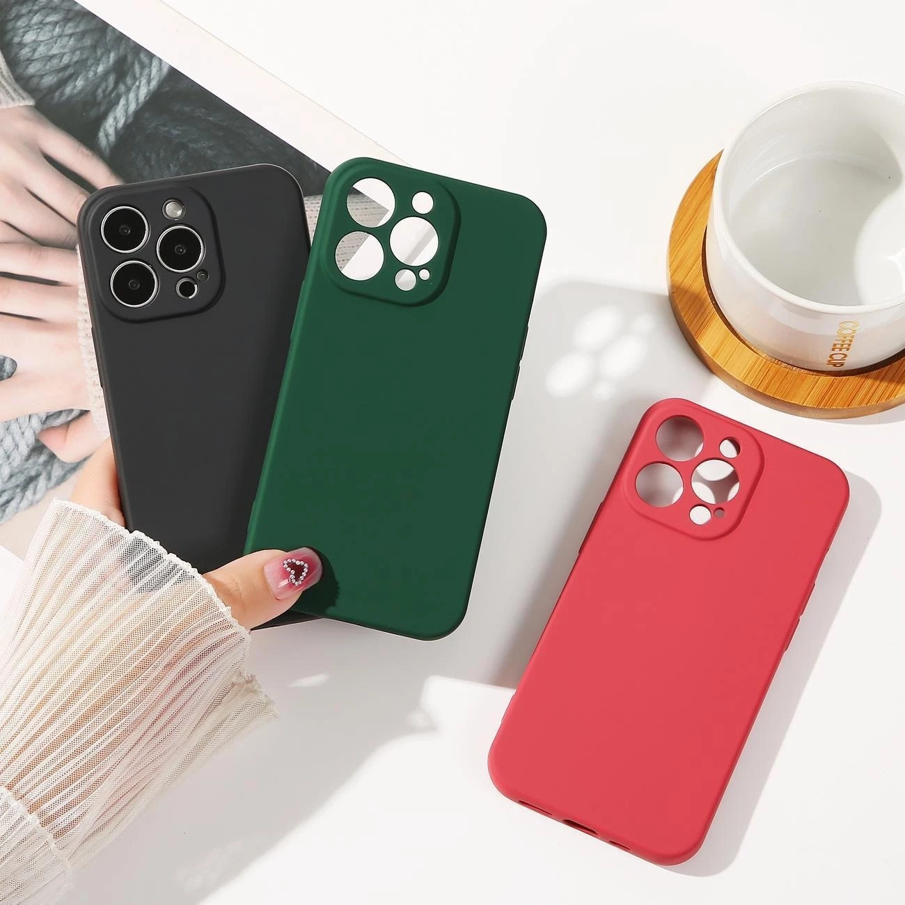 Mbështjellës silikoni Hurtel për Samsung Galaxy S24+, i zi