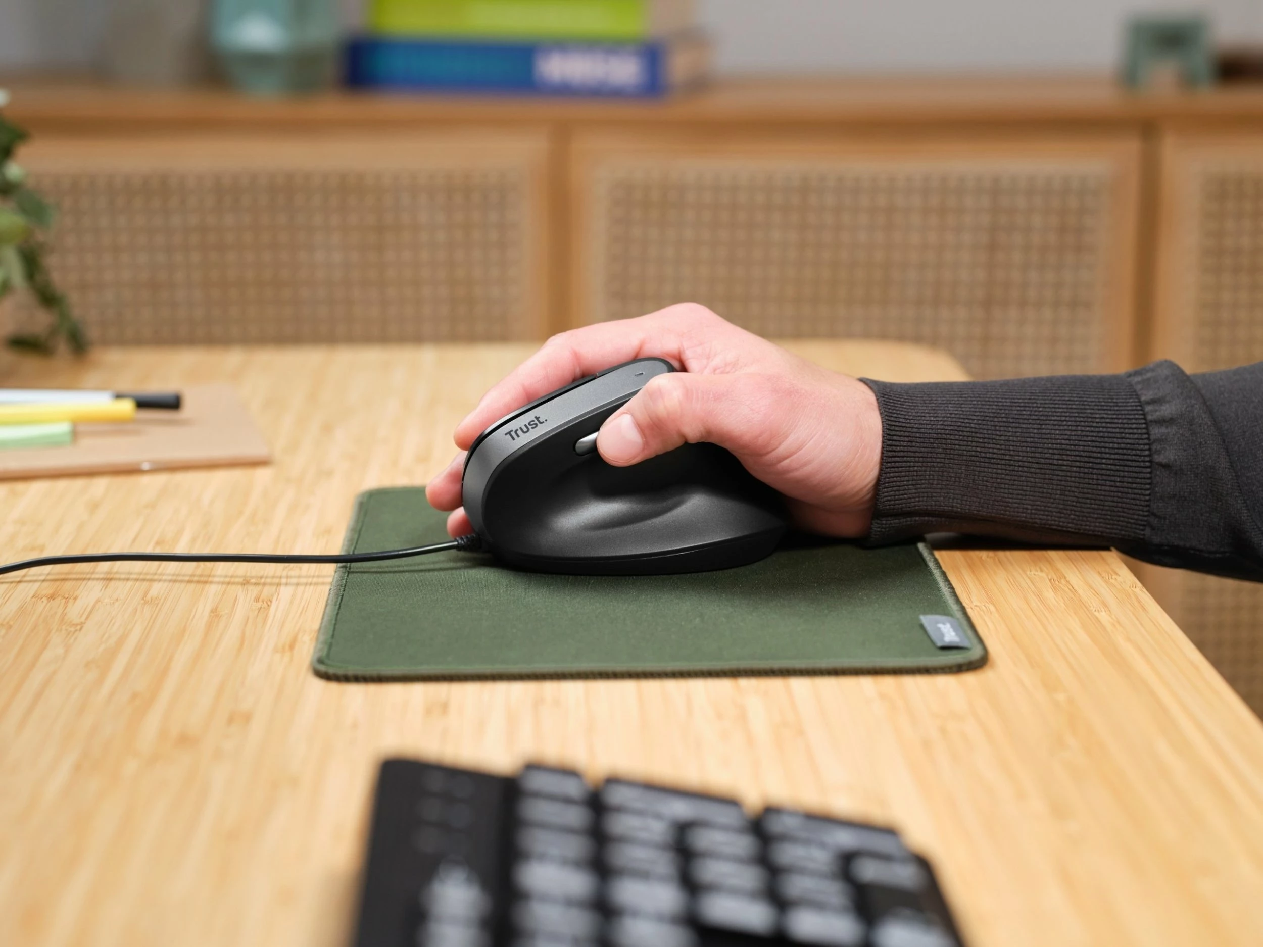 Maus ergonomik vertikal Trust Bayo II 25144 2400 DPI USB i zi