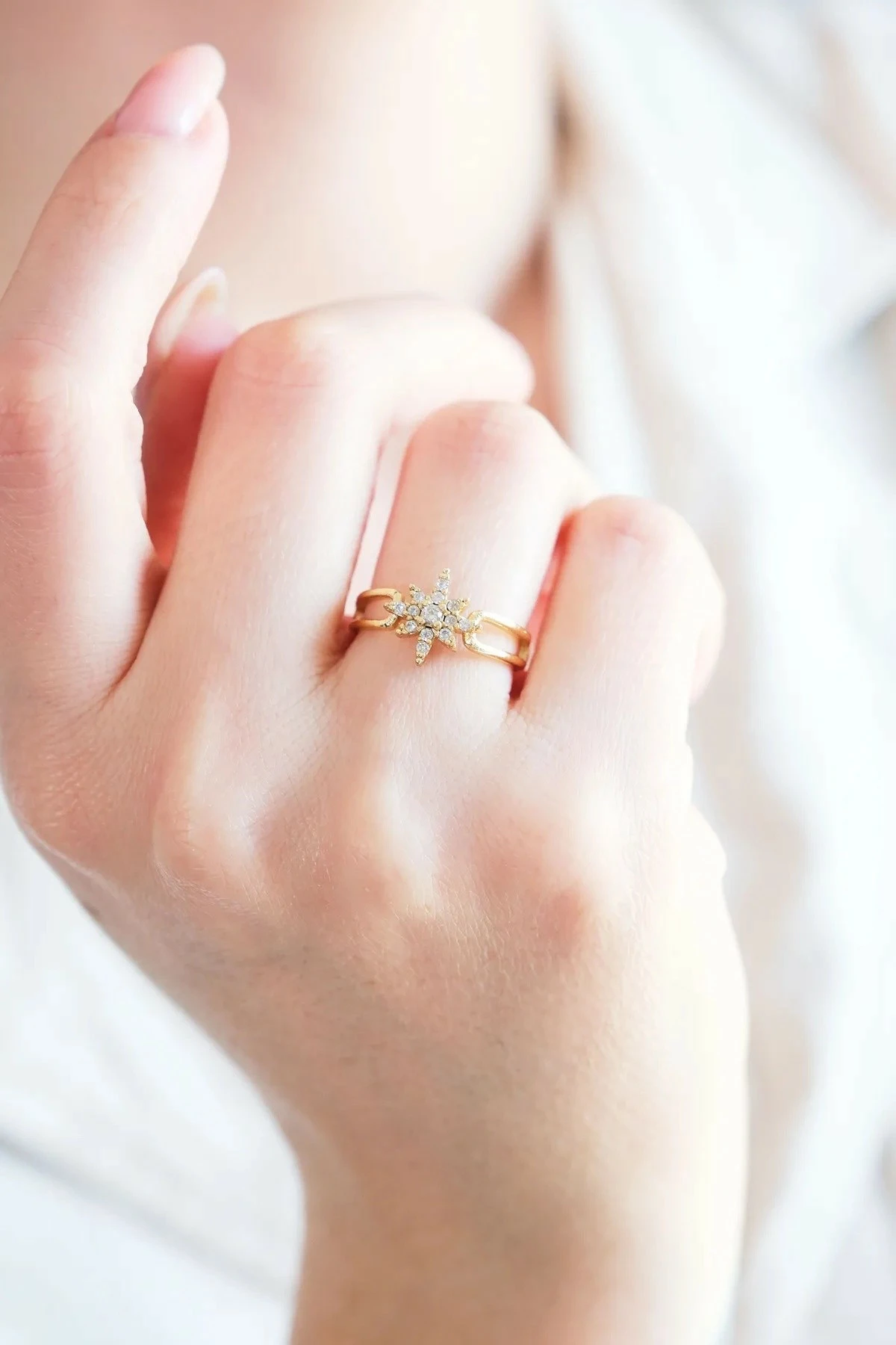 Unazë prej bronzi, ngjyrë ari, me gur zirkoni, Jumeon