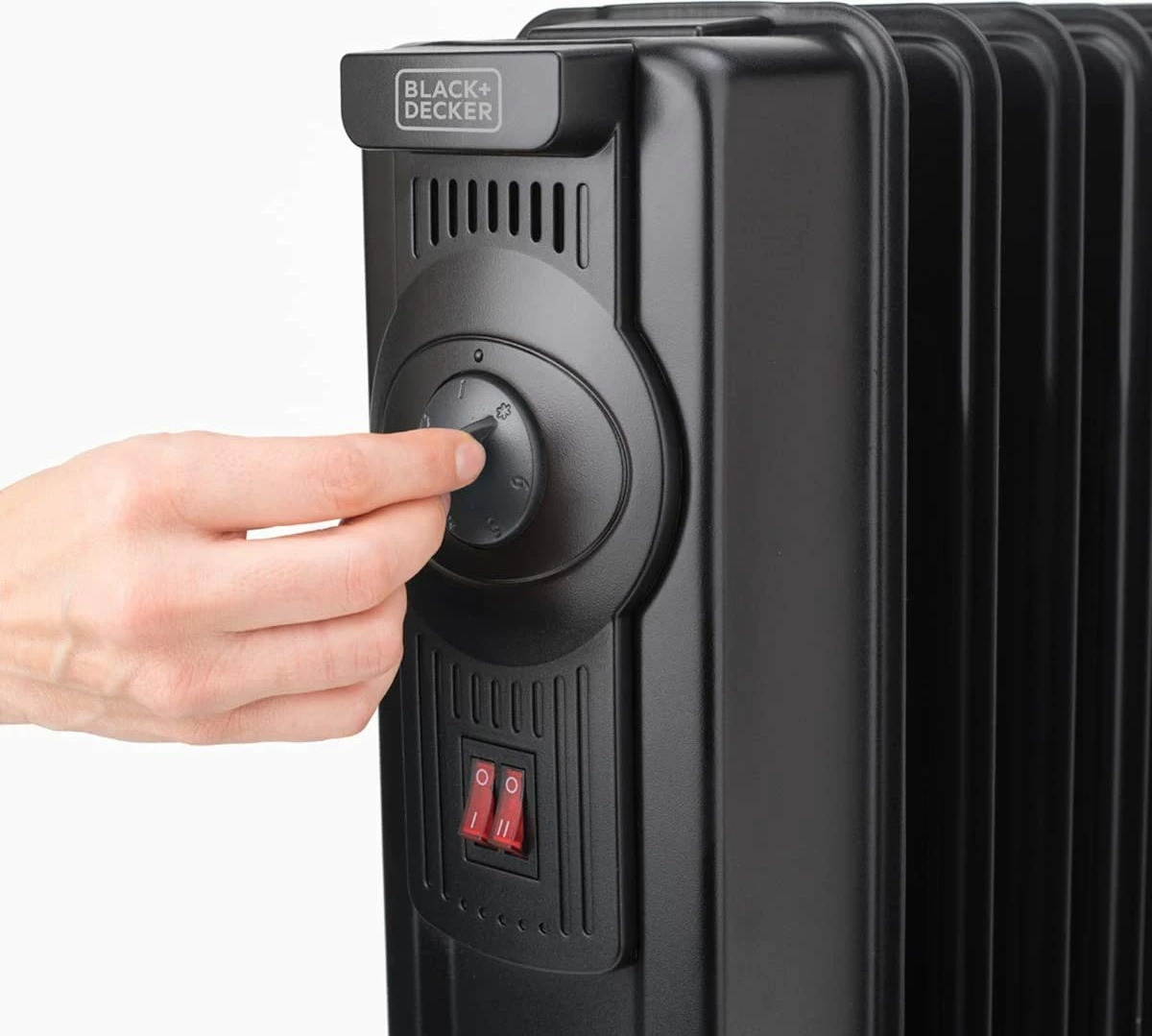 Radiator elektrik me vaj Black&Decker BXRA2000E 2000W, termostat i rregullueshëm, 11 elemente, i zi