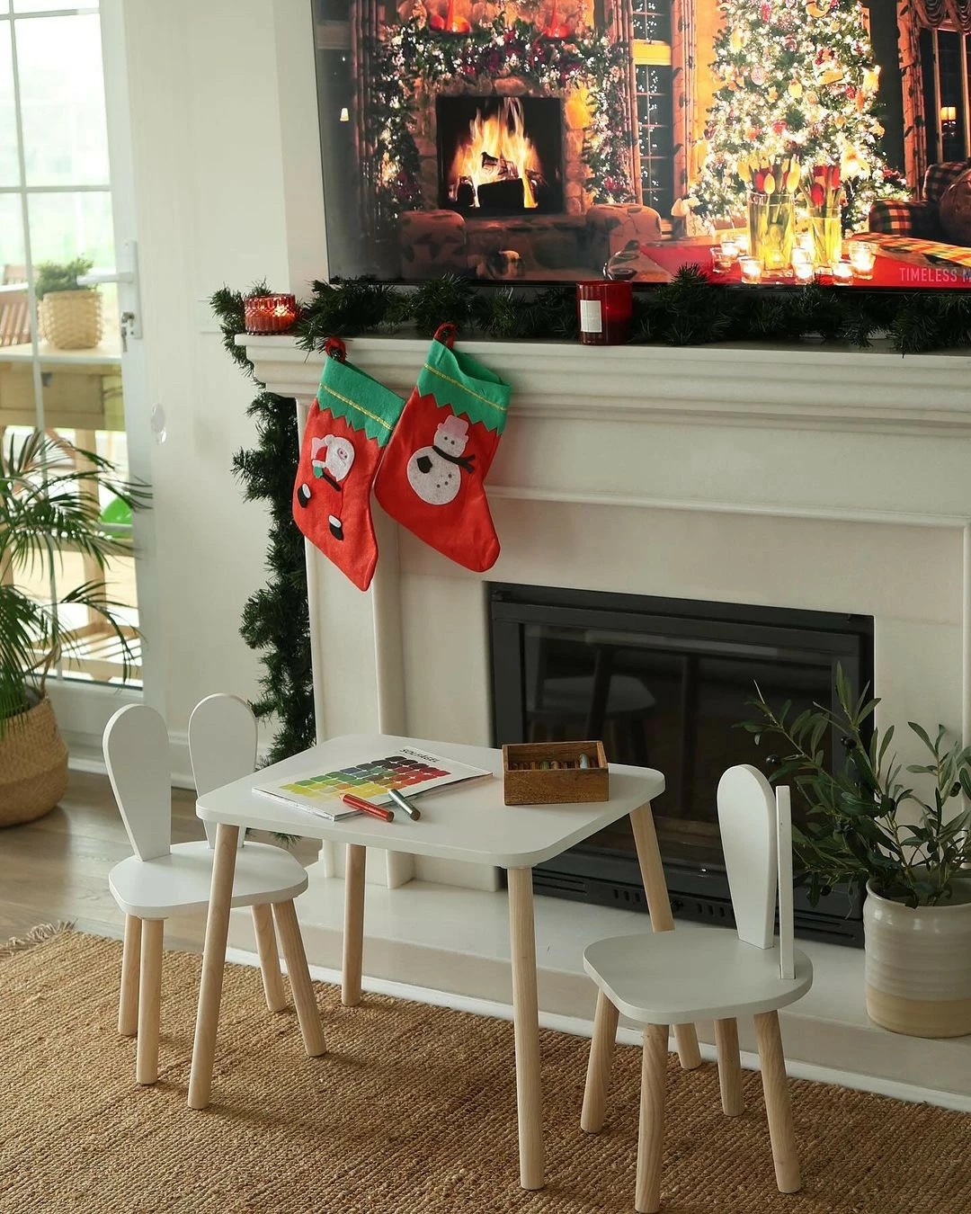 Set tavoline për fëmijë, dy karrige Bunny, e bardhë