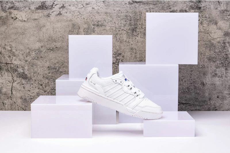 Atlete femra K-Swiss, të bardha