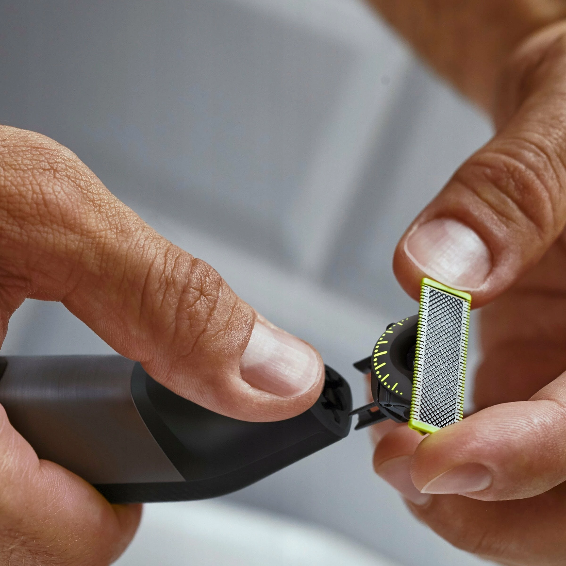 Makinë rroje Philips OneBlade Pro 360 QP6652/61, për fytyrë & trup, 120 min bateri, IPX7, gri, set me krehër preciz 20 gjatësive