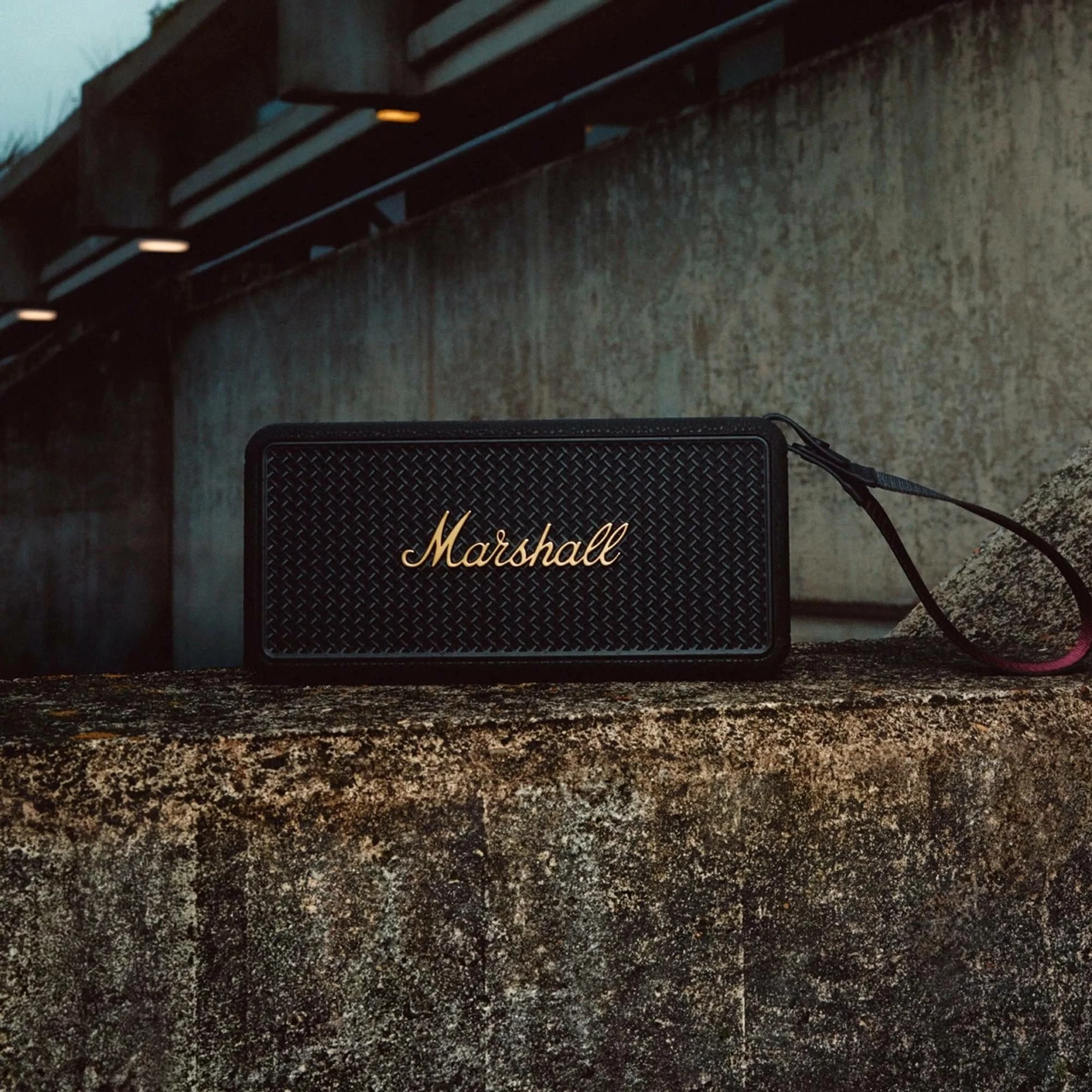 Altoparlant portativ Marshall Middleton II 30+ orë, Bluetooth 5.3, 360° stereo, IP67, powerbank, zi & bronz