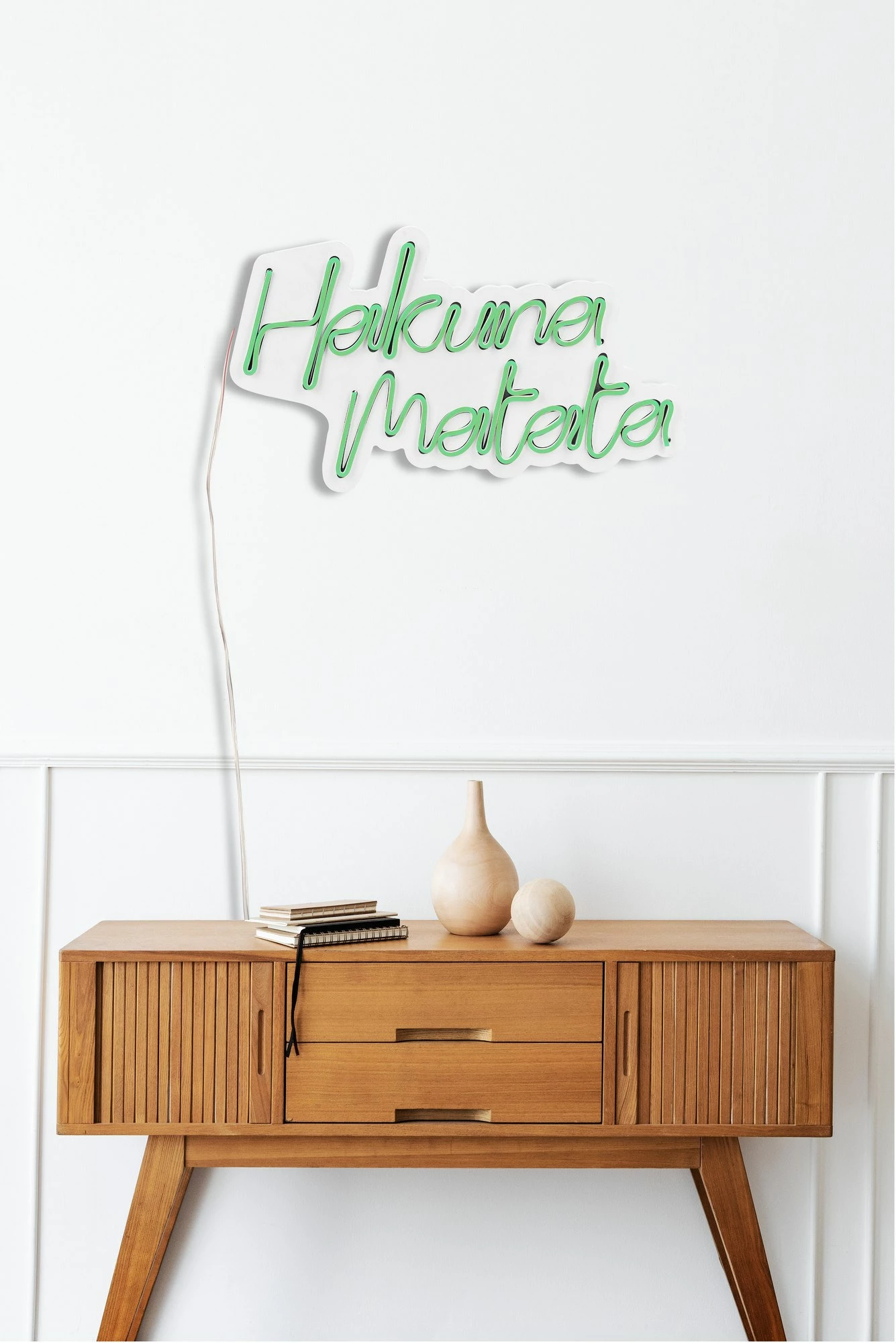 Dekor dritash LED plastike, Hakuna Matata, ngjyrë e gjelbër
