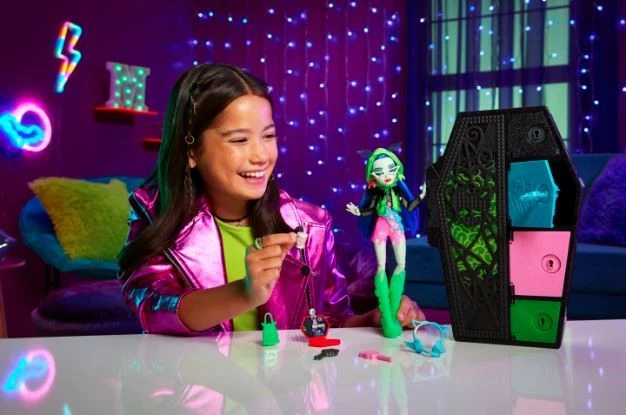 Kukull Monster High Mattel Ghoulia Yelps Skulltimate Secrets Neon Frights me kasafortë dhe aksesorë, shumëngjyrëshe