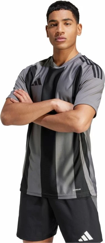 Maicë për meshkuj adidas, e zezë dhe gri
