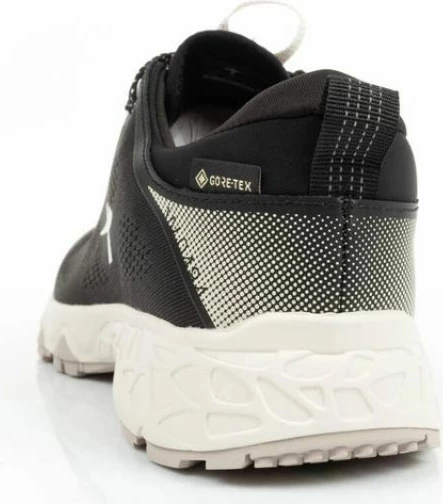 Atlete femra Tamaris, të zeza