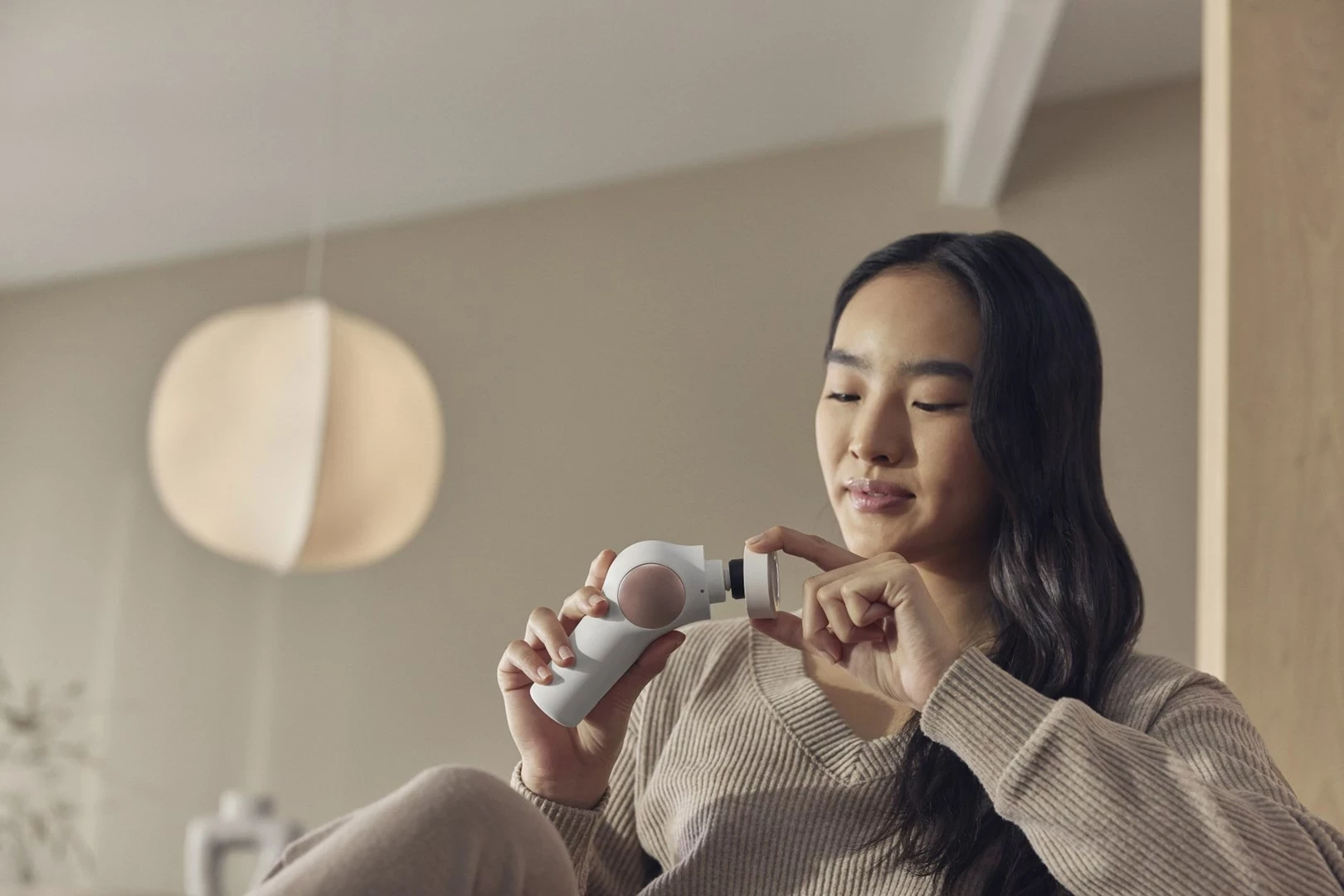 Pajisje për kujdesin e fytyrës Therabody TheraFace PRO, e bardhë