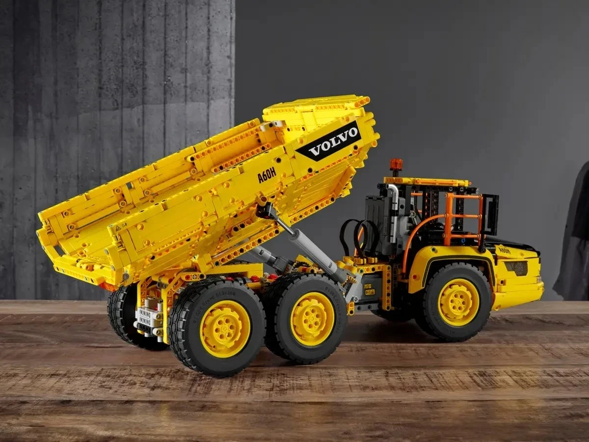 Set LEGO Technic Volvo 6x6 Articulated Hauler 42114, Verdhë