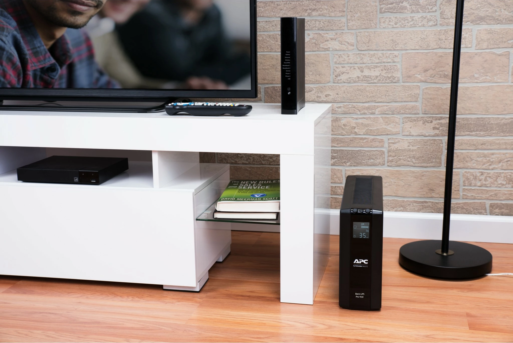 UPS APC Back-UPS PRO BR900MI, 900VA, 540 W, 6x C13, USB, LCD