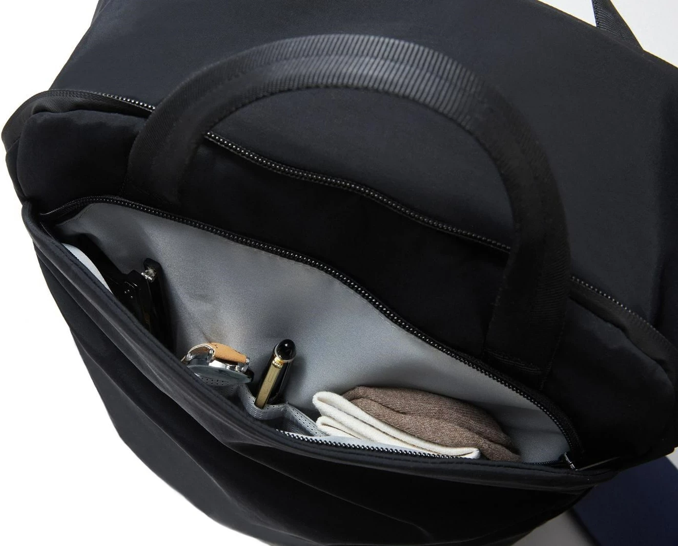 Çantë shpine XD DESIGN Bobby Soft Tote P706.3025, 15L, për laptop 16", kaltër e errët
