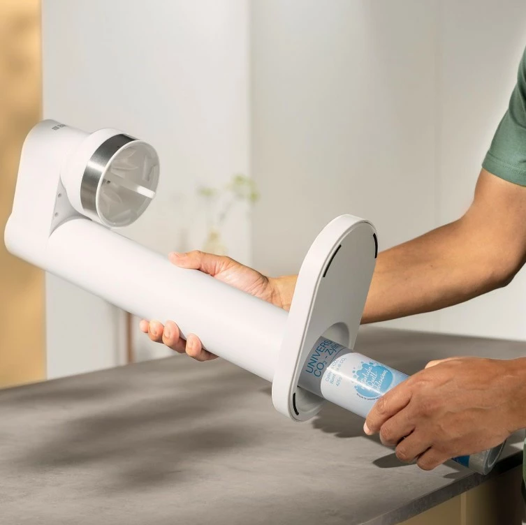 Saturator uji Brita sodaTRIO, çelik/bardhë, me cilindër CO2 dhe dy shishe