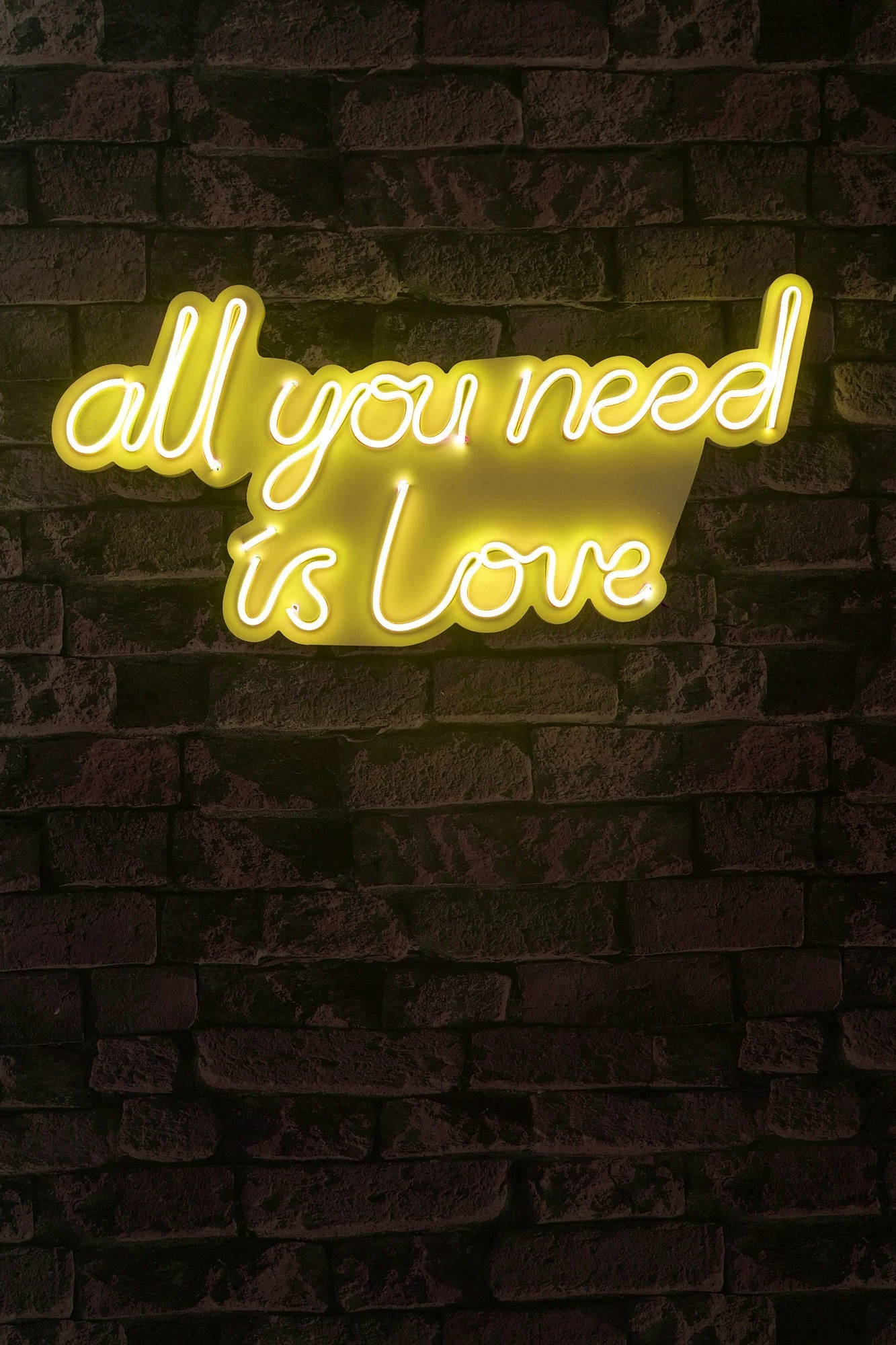 Dritë dekorative LED në mur, 'all you need is love', plastikë, ngjyrë e verdhë
