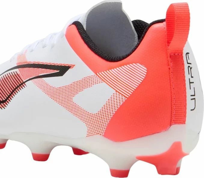 Atlete futbolli Puma për meshkuj, të bardha