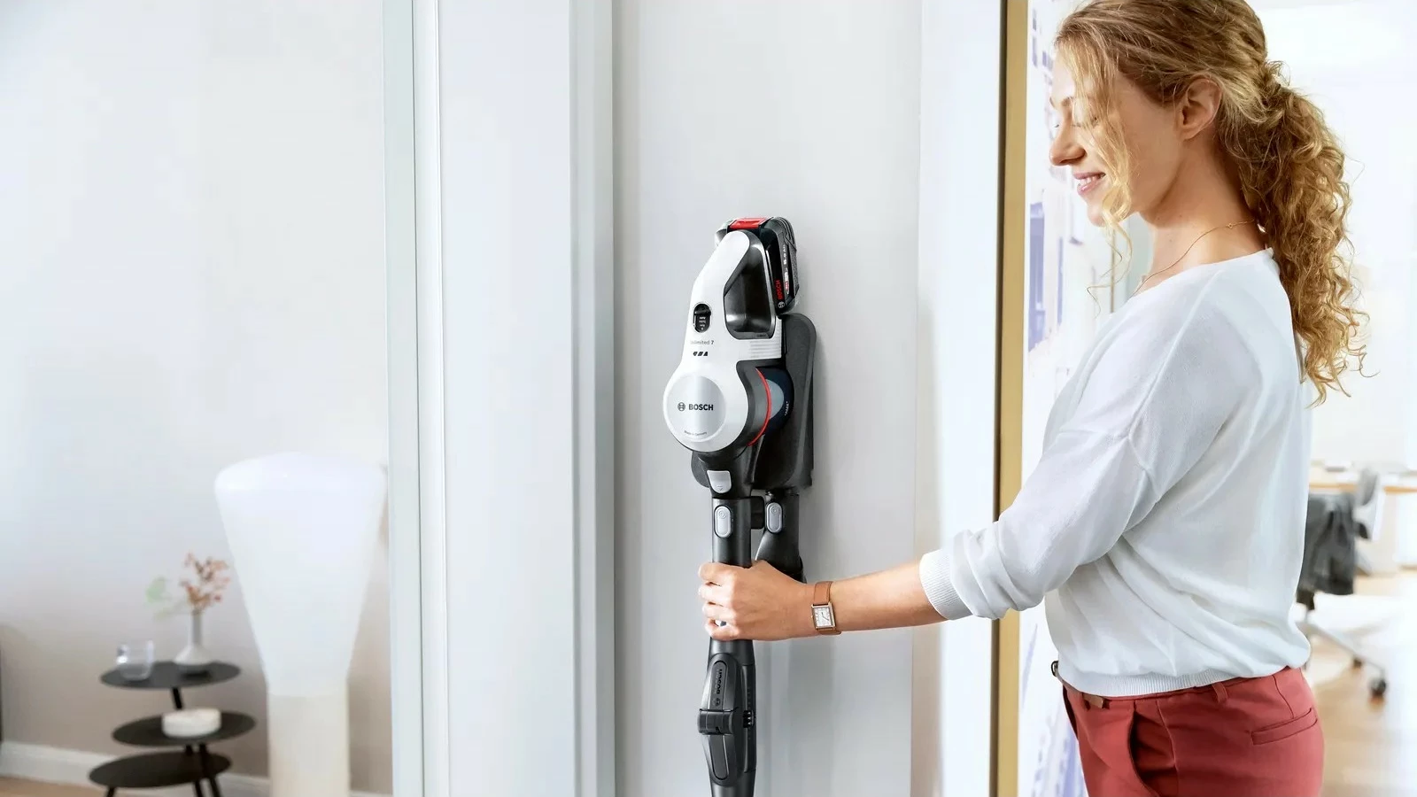 Fshesë me korrent Bosch BSS715CARP, pa qese, 0.3L, 18V, e zezë/argjendtë/e bardhë