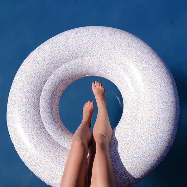 Unazë noti inflatabël Desjoyaux SWIM RING LIBERTY, Ø jashtme 110 cm / Ø brendshme 45 cm, e bardhë me pattern Liberty