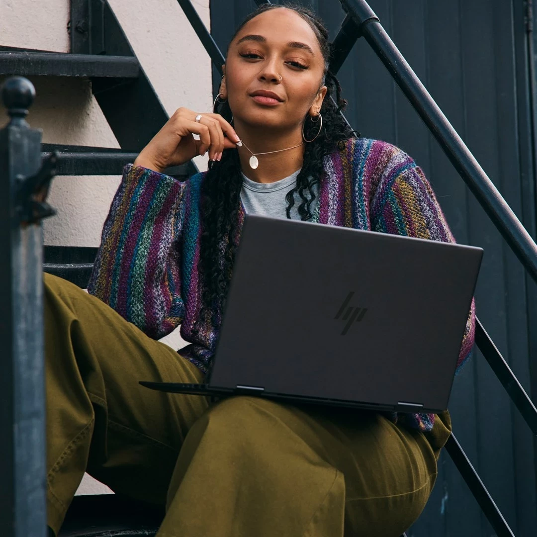 Laptop HP ENVY x360 15-FH0023DX, AMD Ryzen 7, 16 GB RAM, 512 GB SSD, Ekran me prekje 15.6", i zi
